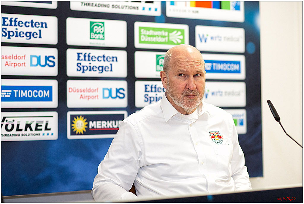 PENNY DEL Viertelfinale 4. Spiel; Duesseldorfer EG - Red Bull Muenchen; Duesseldorf, 16.04.2022